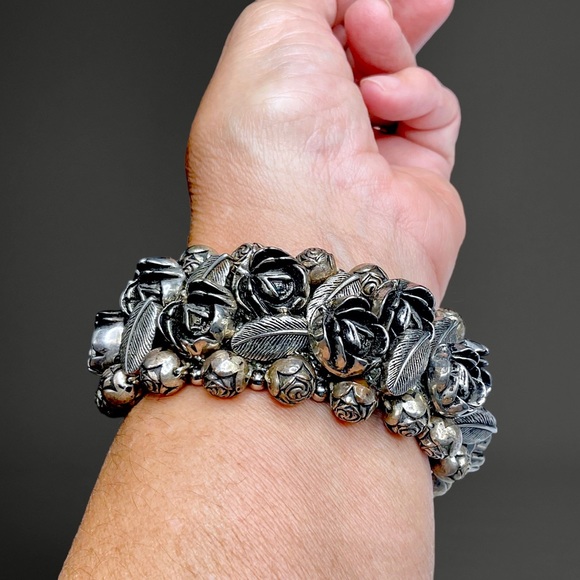 🌺SALE! Vintage Silver Rose Bracelet - Picture 12 of 13